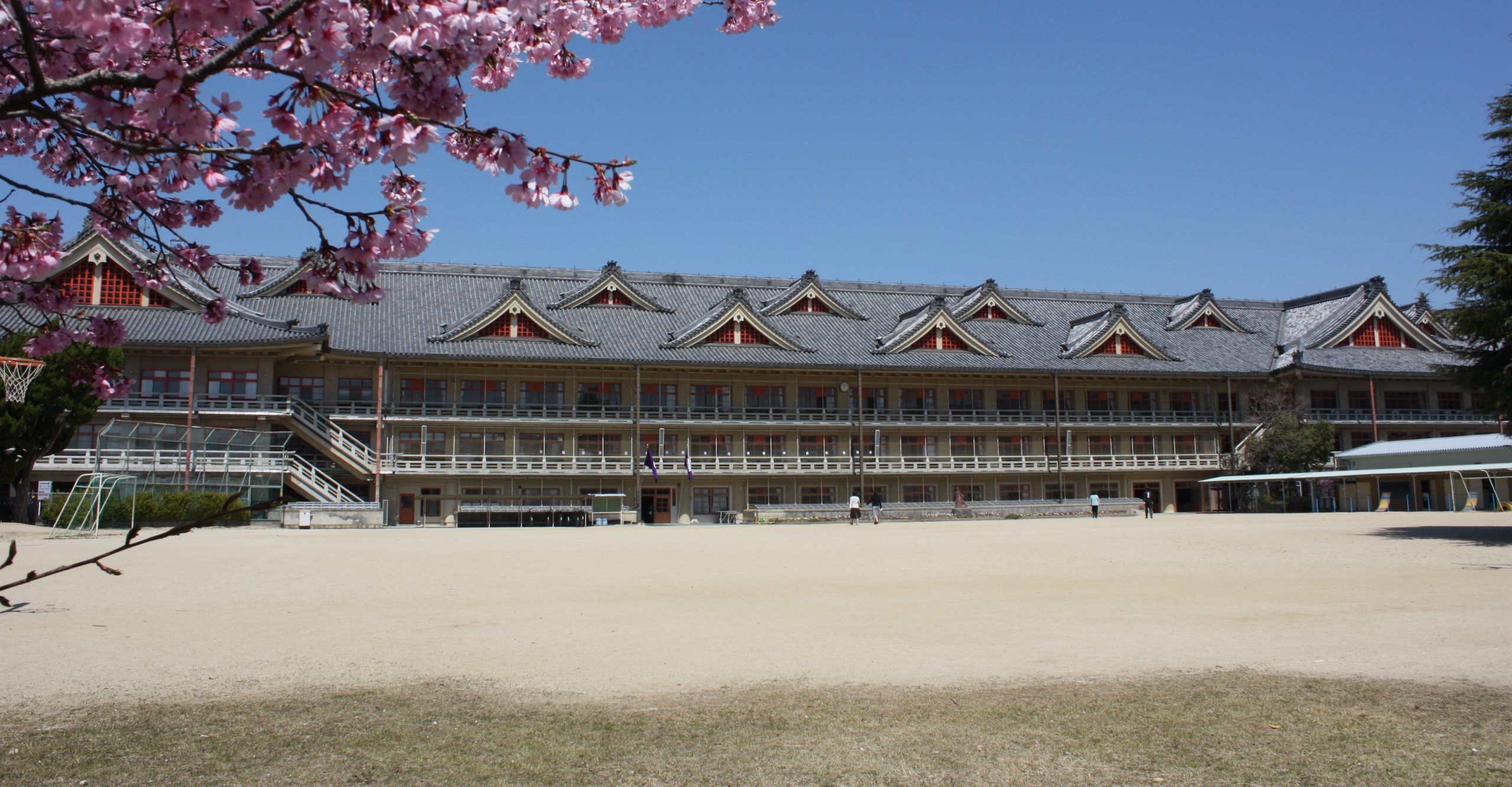天理小学校